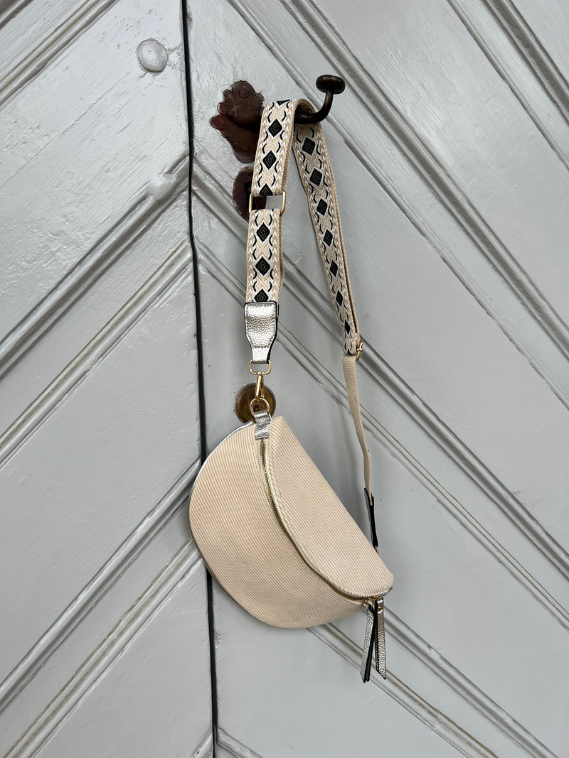 Sandy off white Bumbag fra webshoppen Aaberg Copenhagen
