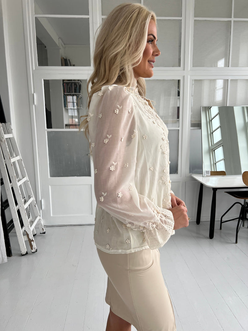 Azaka beige flower blouse