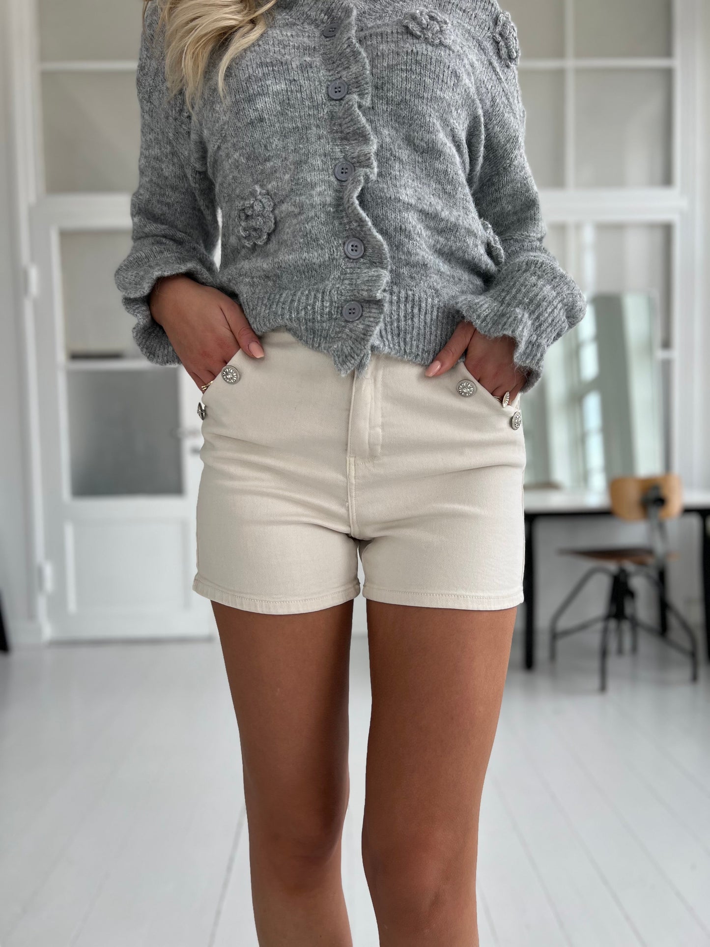 Softy beige denim shorts