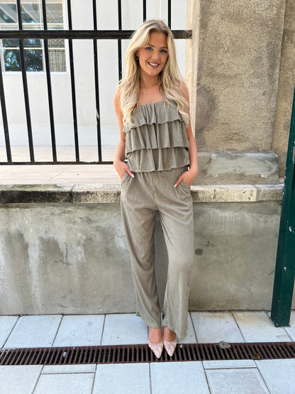 Its May khaki set