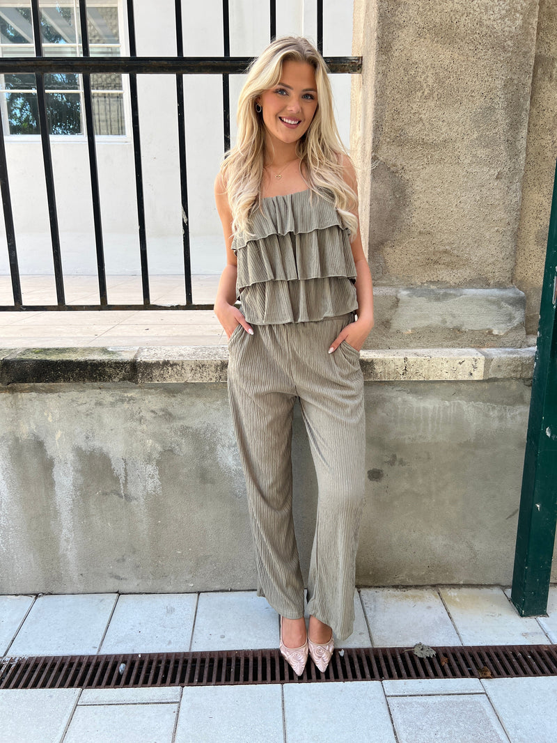 Its May khaki set