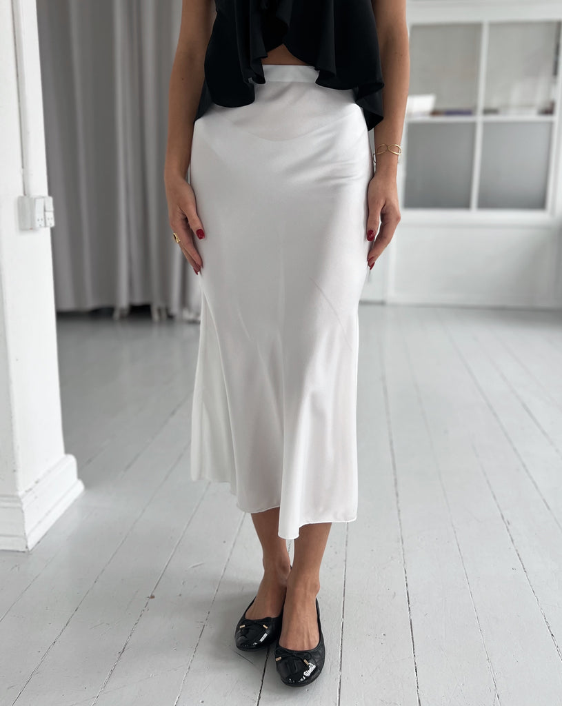 Rosy white satin skirt-nederdel-Åberg CPH-Åberg Copenhagen DK