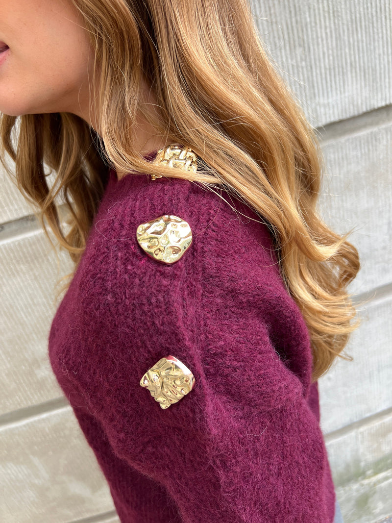 Model i Azaka bordeaux knit fra webshoppen Aaberg Copenhagen
