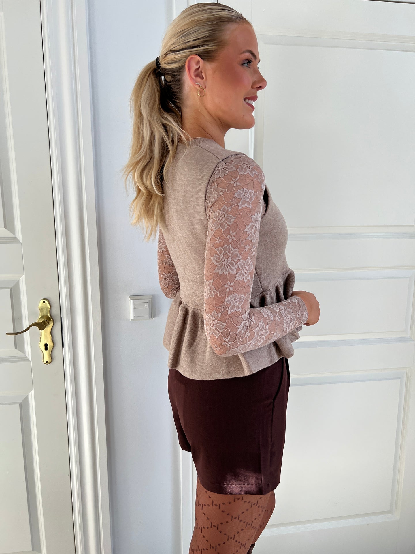 By Swan long sleeve lace body Taupe