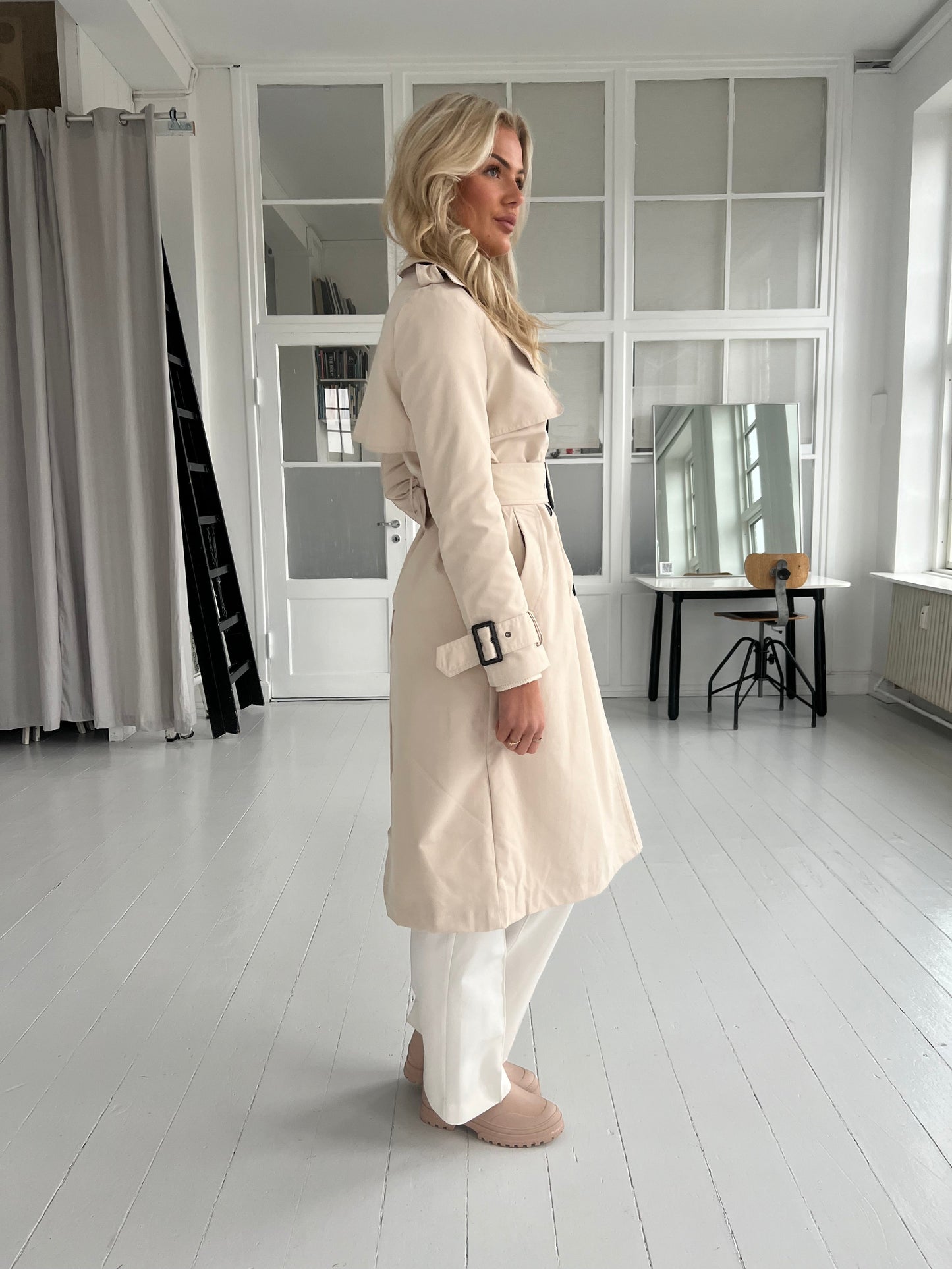 Softy beige waterproof trenchcoat