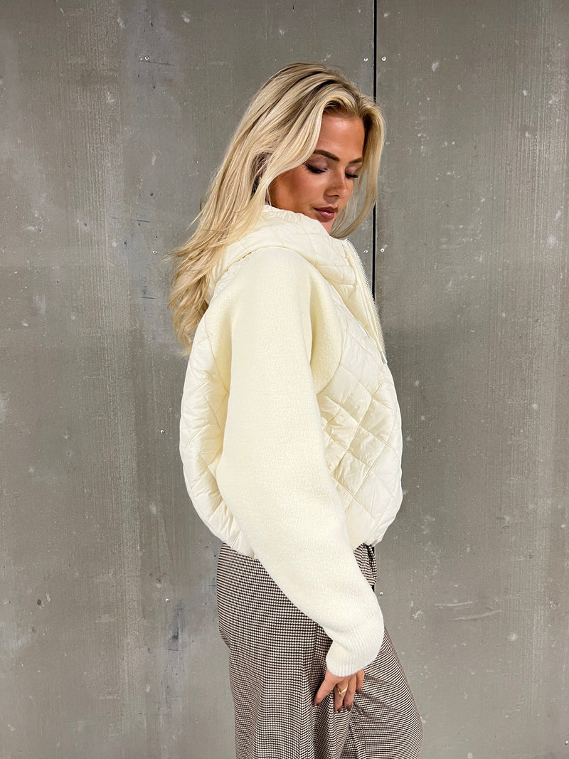 Azaka white cardigan jacket fra webshoppen - Aaberg Copenhagen