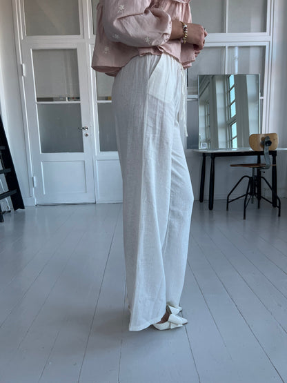 Eight Luxe white linen pants