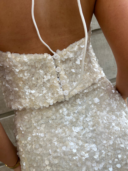Model i Azaka beige sequin top fra webshoppen Aaberg Copenhagen