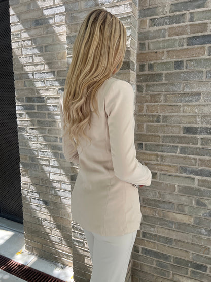 Its May beige blazer