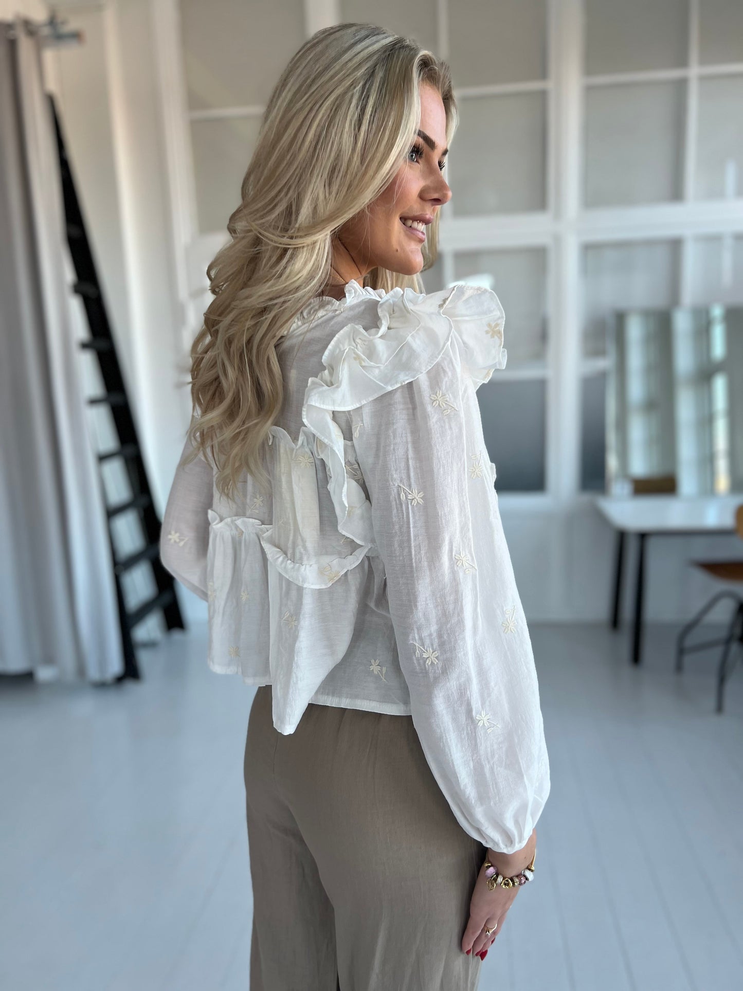 Azaka white romantic blouse