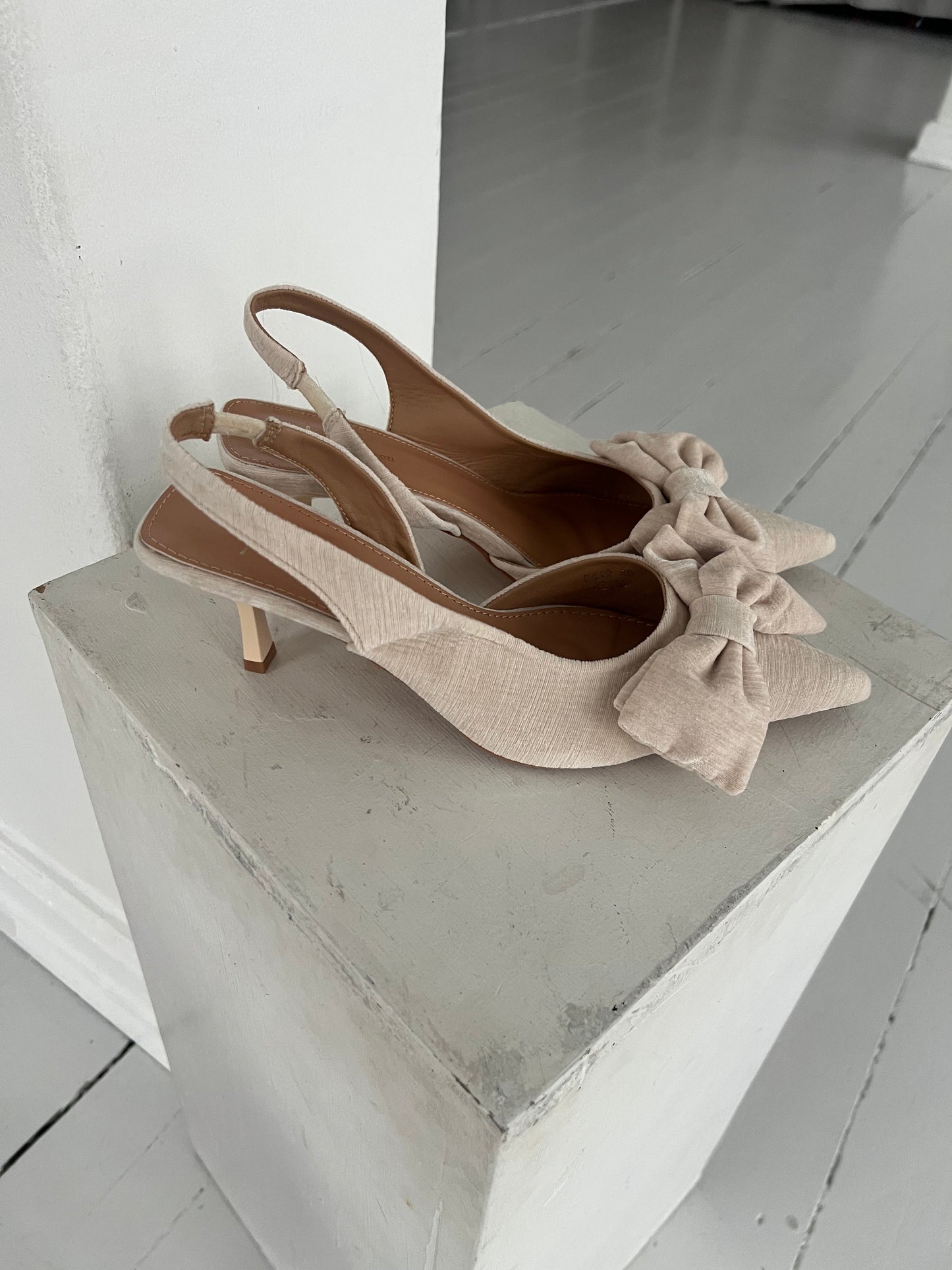 Gowin beige bow heel (419)