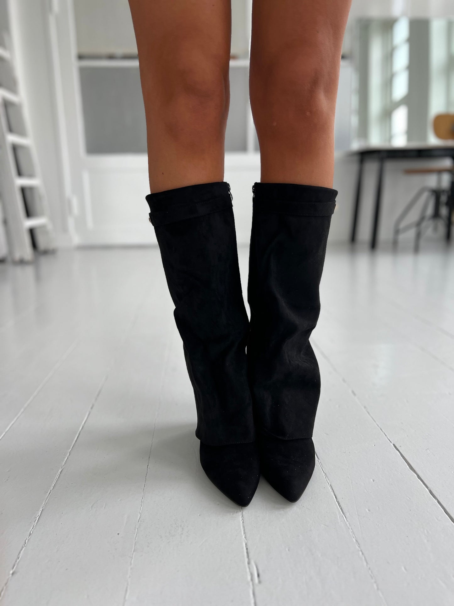 Ideal Black heel boot (9623) - Set forfra - fra webshoppen Aaberg Copenhagen