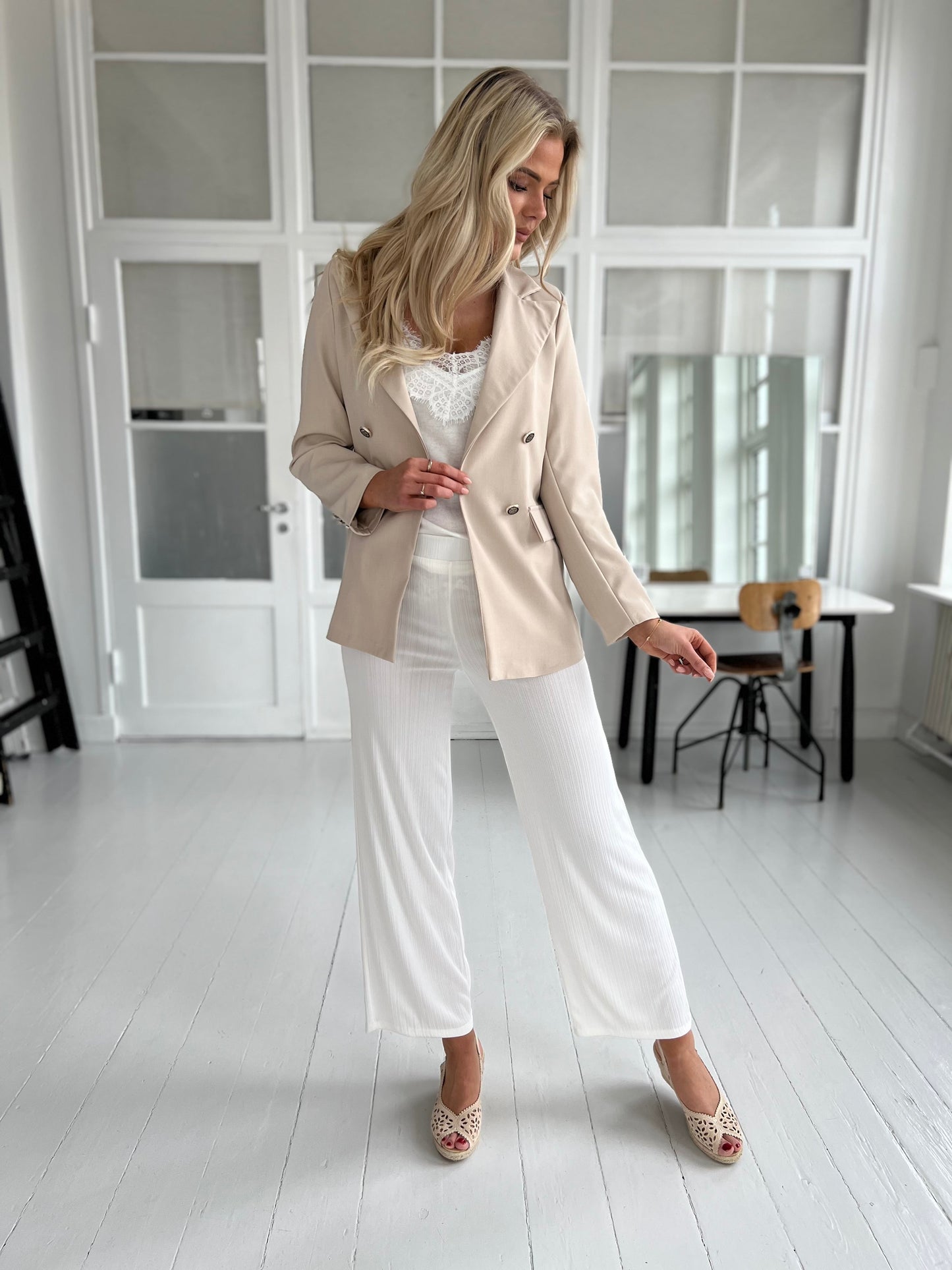 Elli White pants fra webshoppen Aaberg Copenhagen