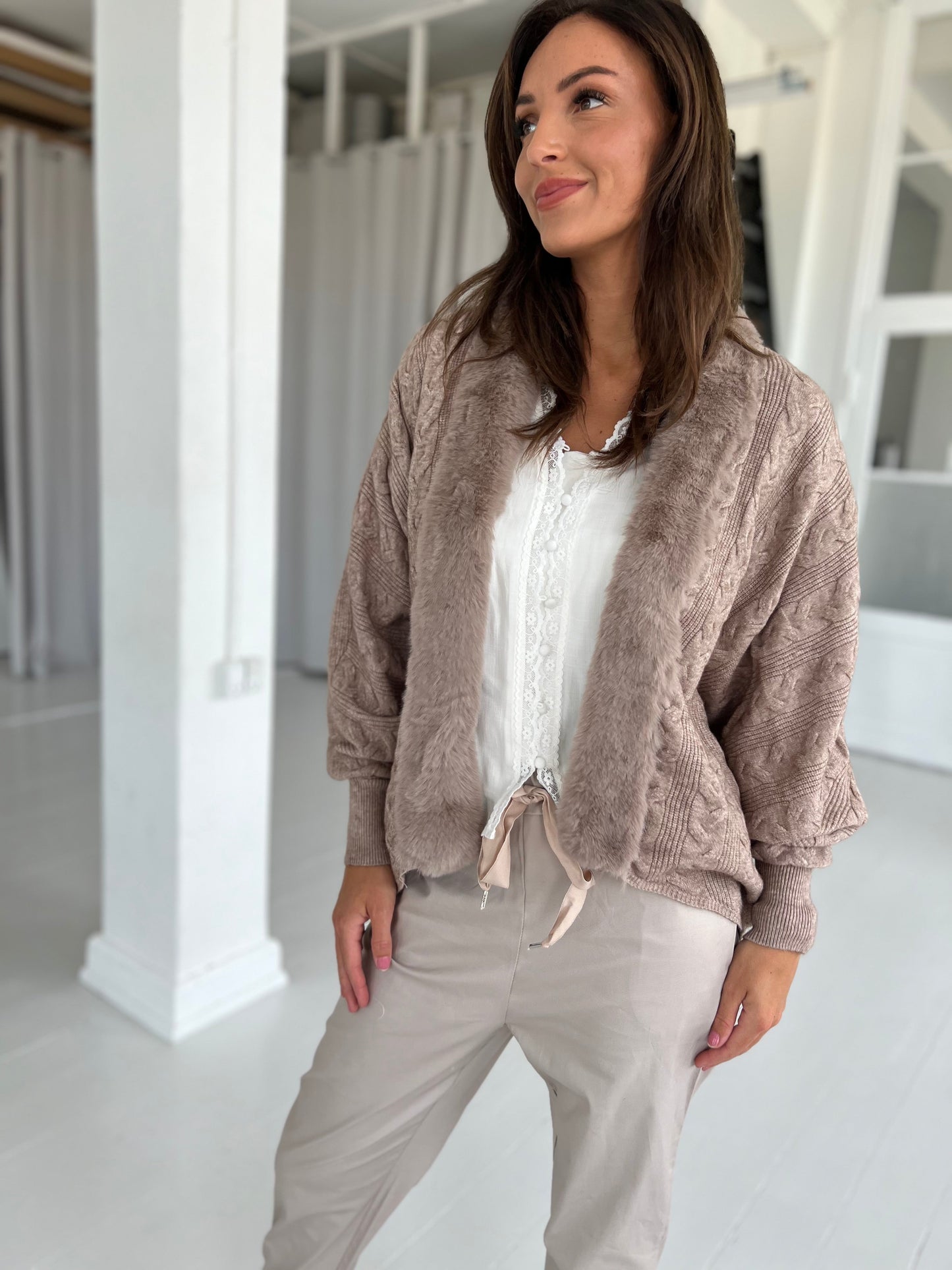 Moocci taupe cardigan (8555)