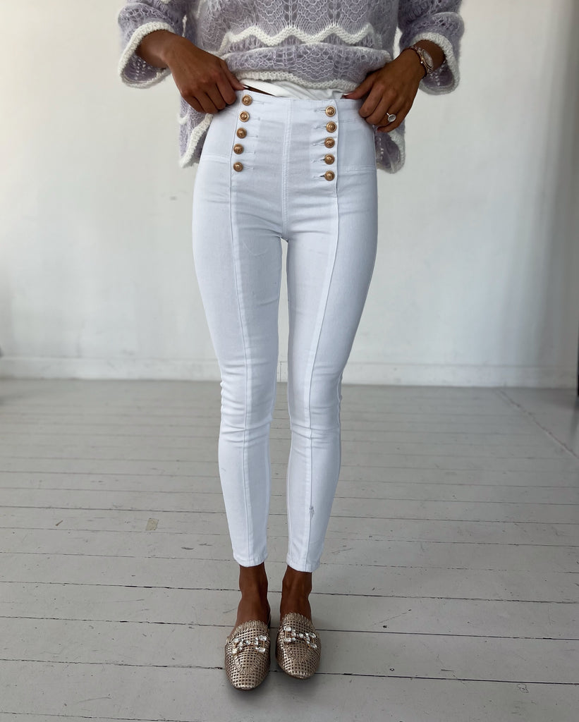 Belle hvid skinny jeans (1702) fra webshoppen Aaberg Copenhagen