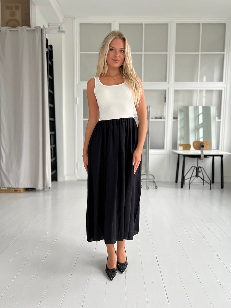 Dance black and White dress (649)-kjole-Aaberg Copenhagen