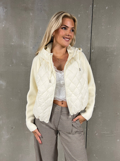 Azaka white cardigan jacket fra webshoppen - Aaberg Copenhagen