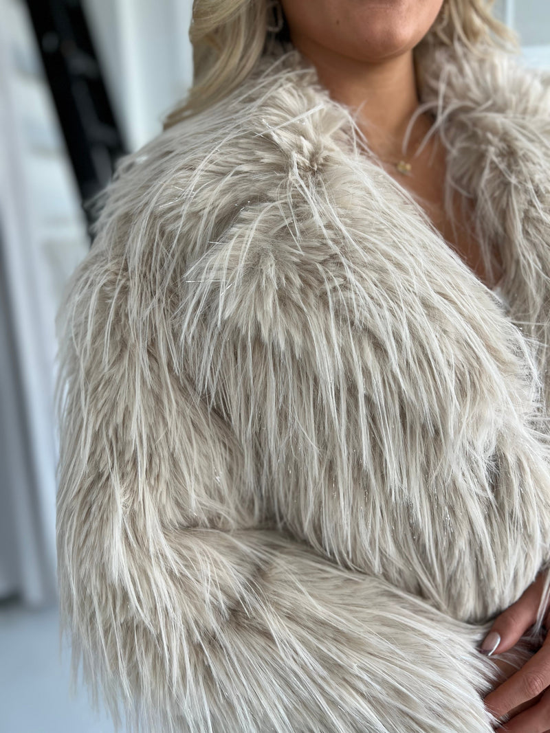 Flam beige fluffy faux fur (2219)-jakke-Aaberg Copenhagen