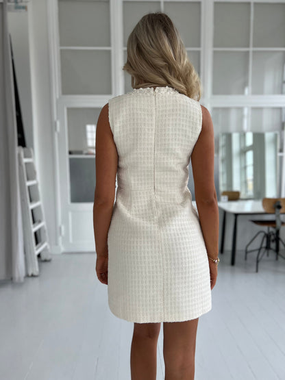 Lily White boucle dress (3380) fra webshoppen Aaberg Copenhagen