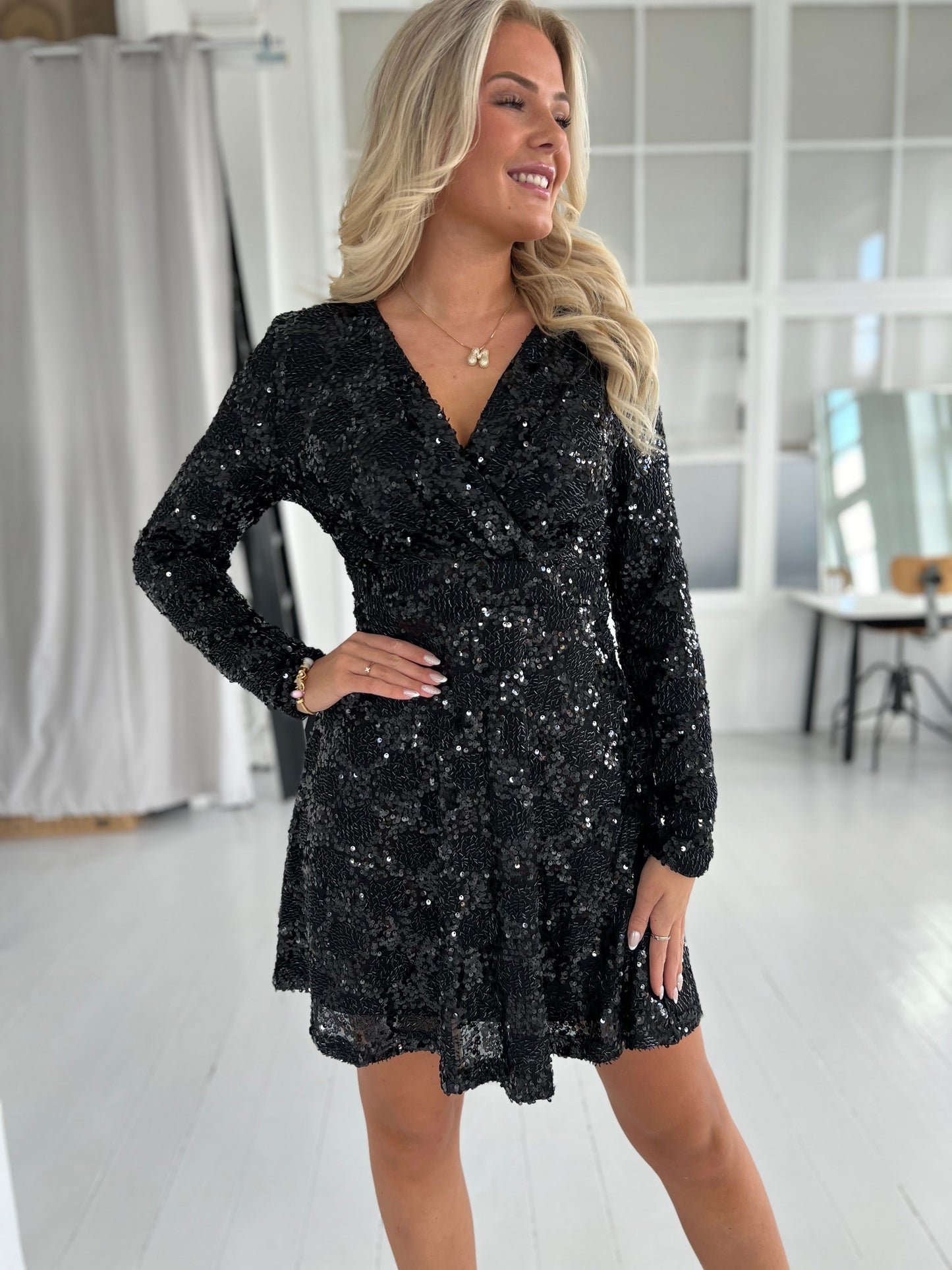 Lamiar black sequins dress (6011)