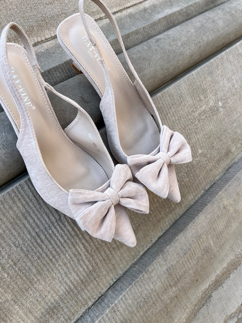 DV beige bow heel