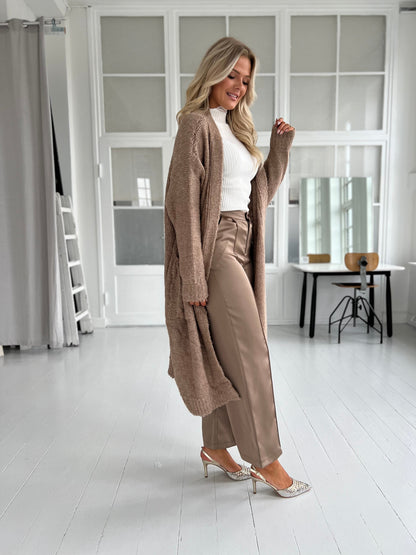 Azaka long knit cardigan (8923) - Set fra siden - Fra webshoppen Aaberg Copenhagen 