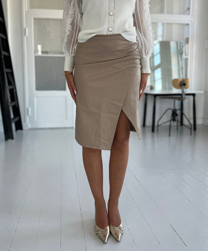 Eleanor taupe faux leather skirt (0814)