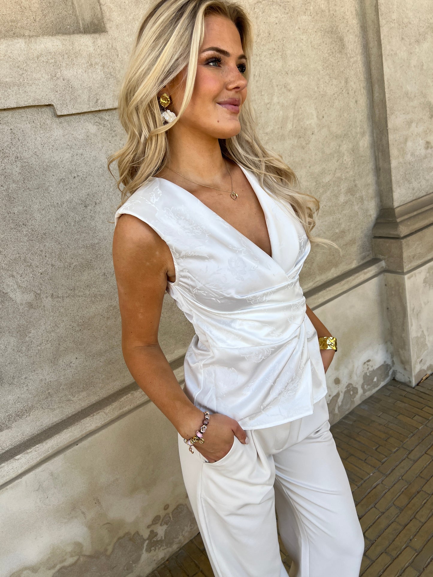 Elli  White satin top