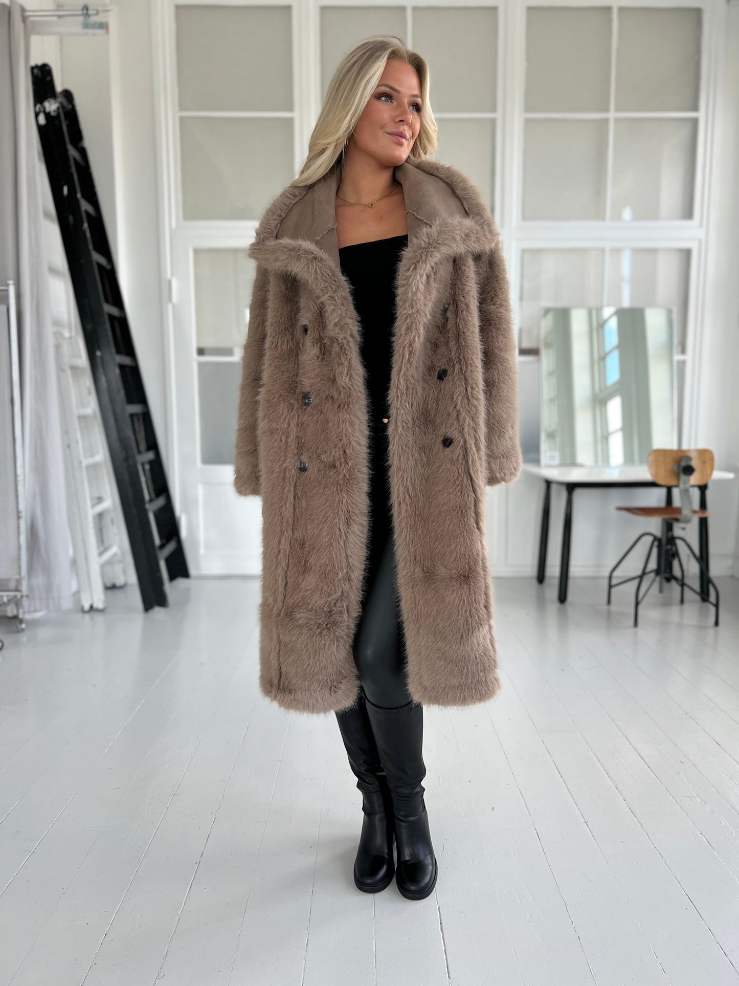 Flam taupe faux fur frakke (2212)-jakke-Aaberg Copenhagen