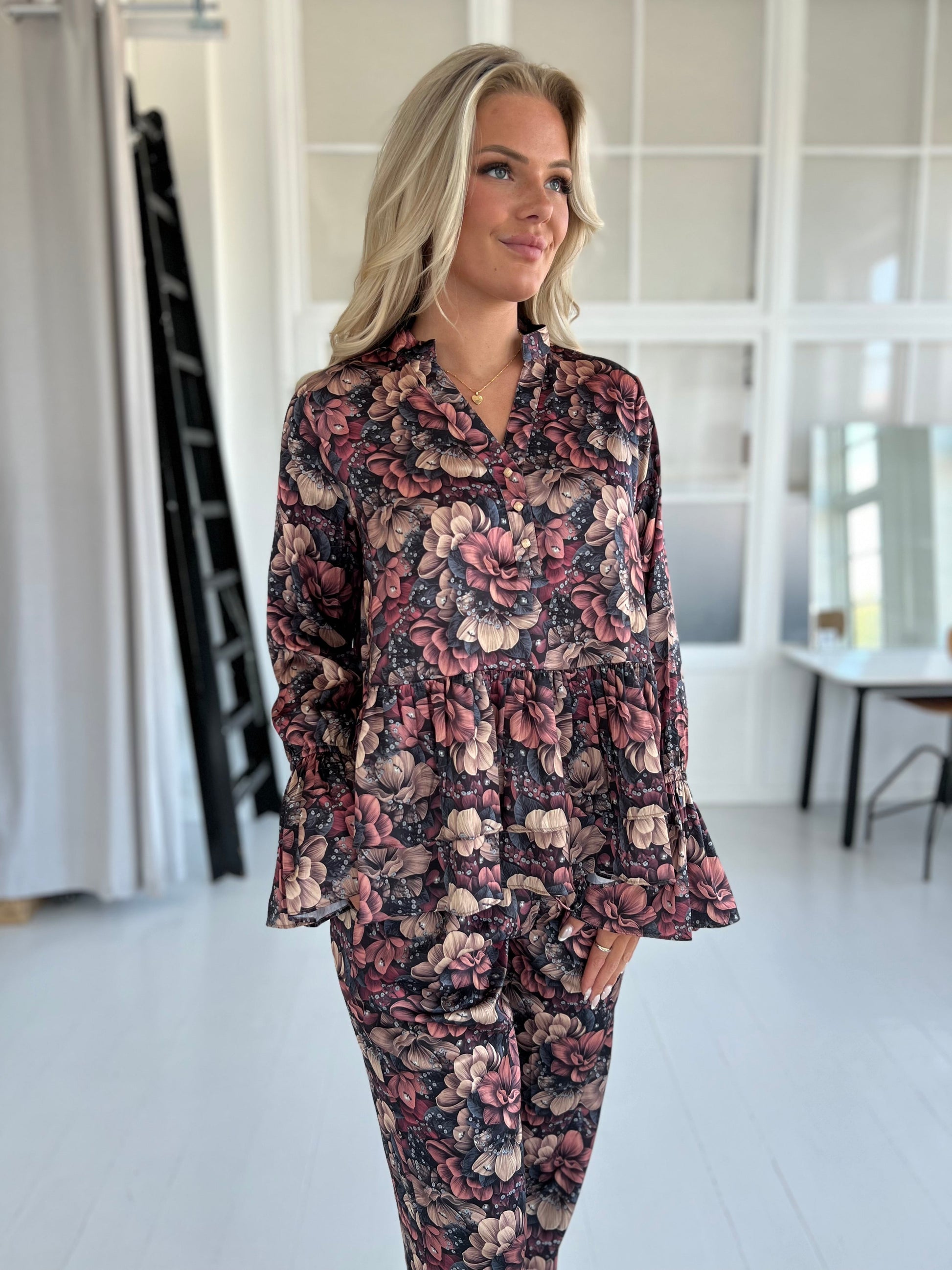 Gaspar Lido flower blouse (7325) fra webshoppen Aaberg Copenhagen