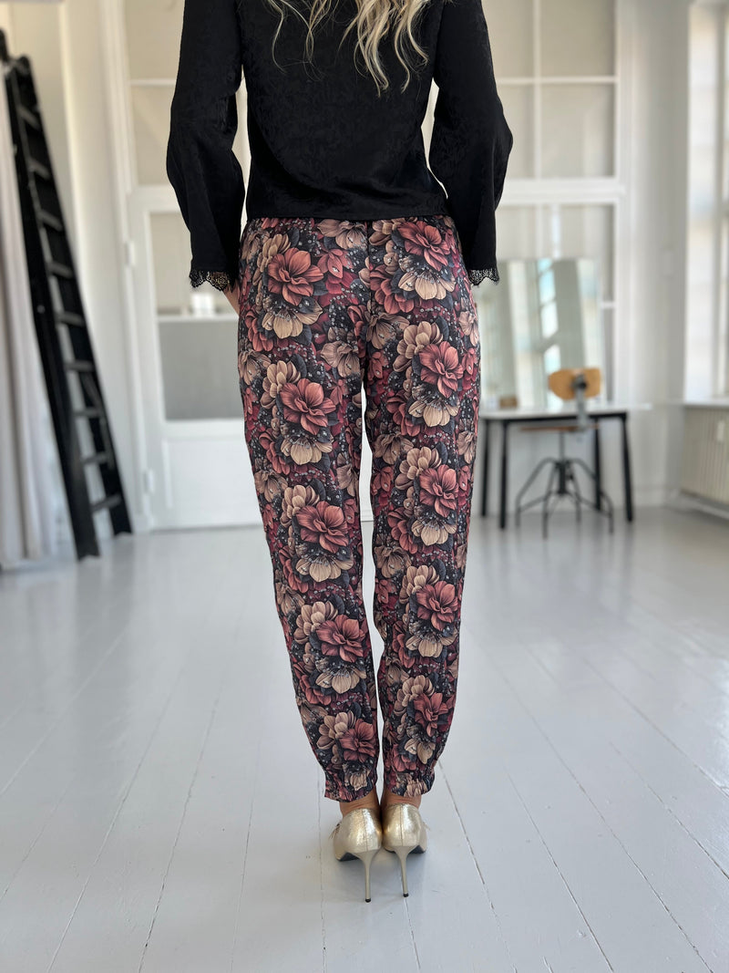 Gaspar Fiji flower pants (7914) fra webshoppen Aaberg Copenhagen