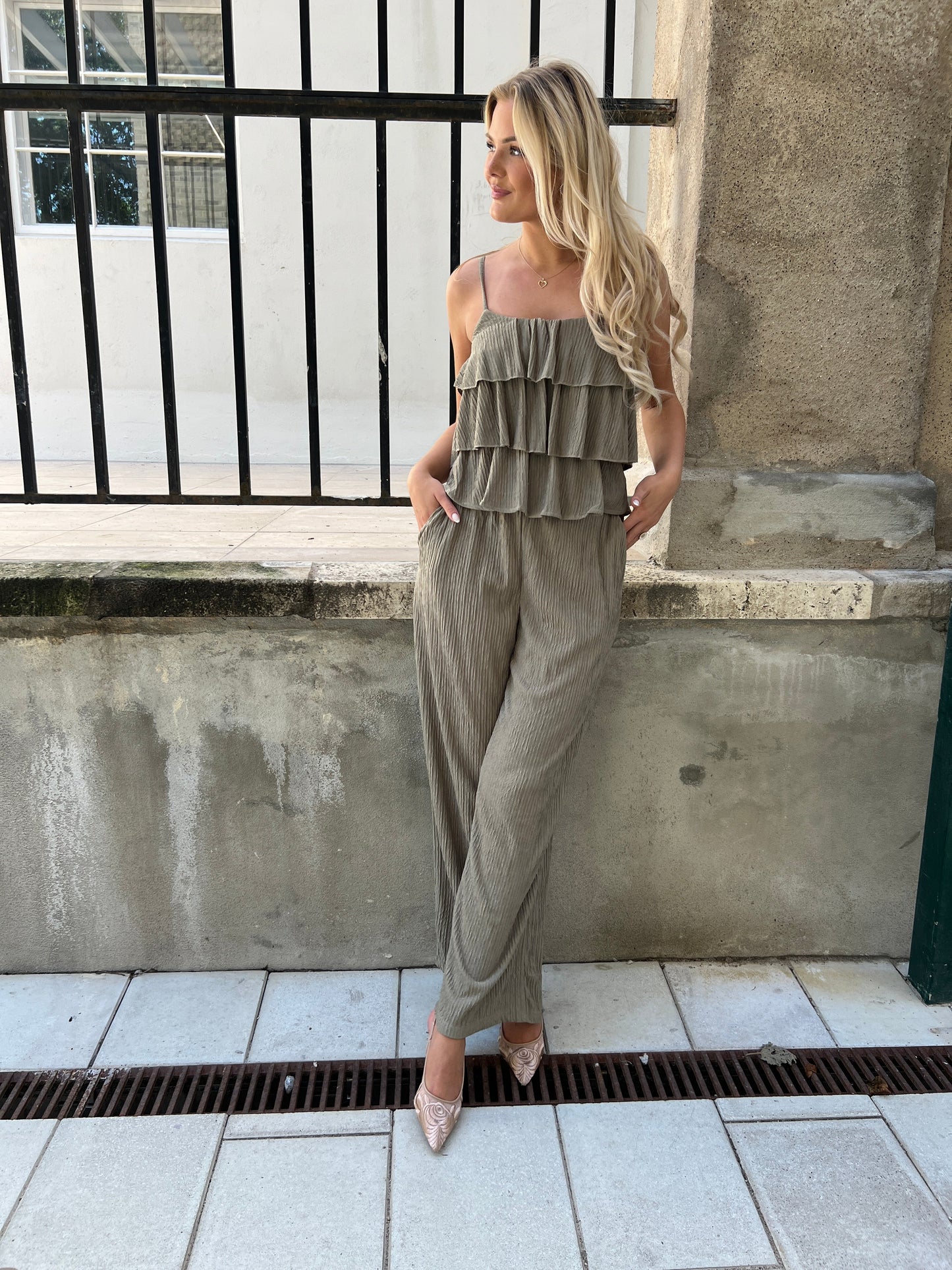 Its May khaki set