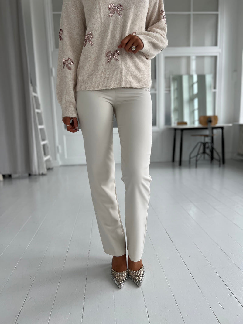 Eight paris creme pants (212) Set forfra - Fra webshoppen Aaberg Copenhagen