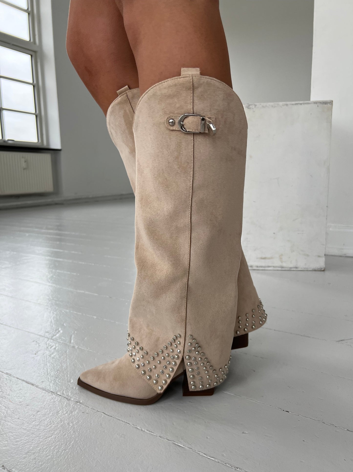 Ideal beige heel boots (9689)