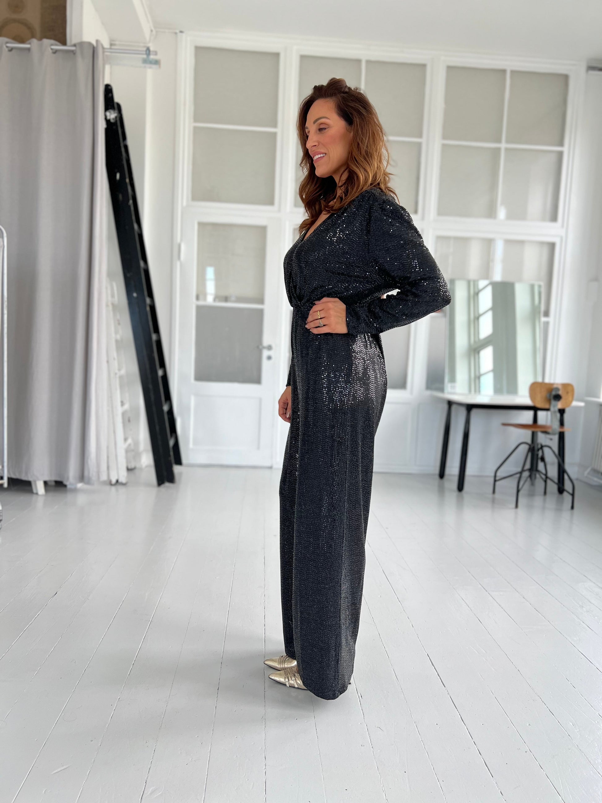 Ichi black sequins Jumpsuit (1543) fra webshoppen Aaberg Copenhagen