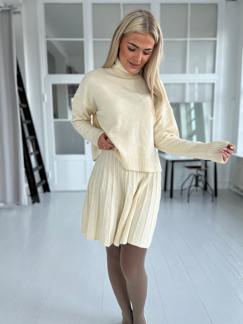 GUAS beige Sweater Set