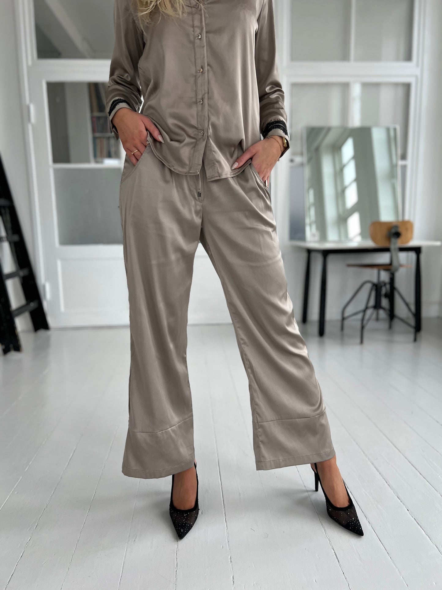 Gaspar Honolulu grey satin pants (7901)