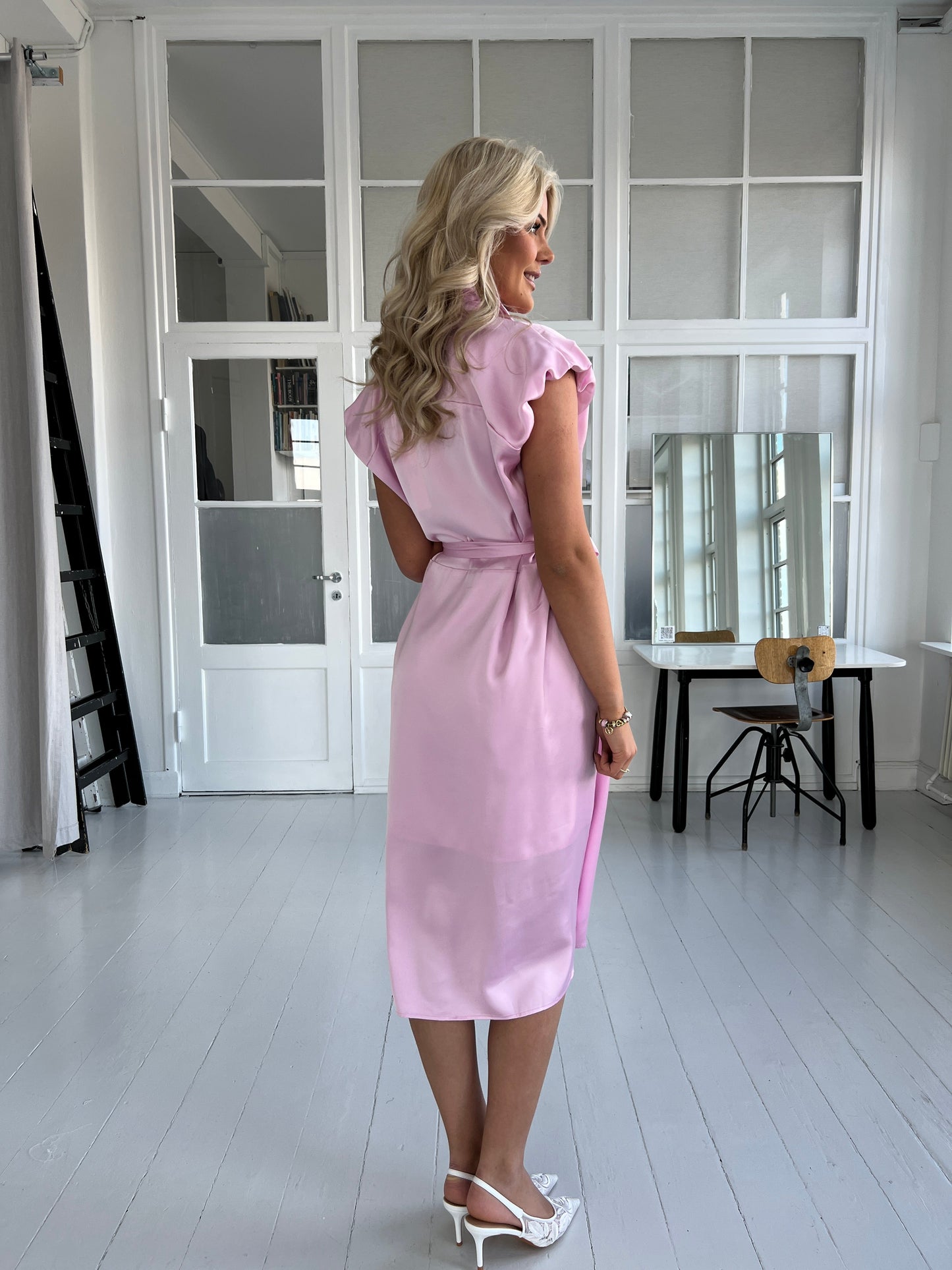 Elli White pink satin dress