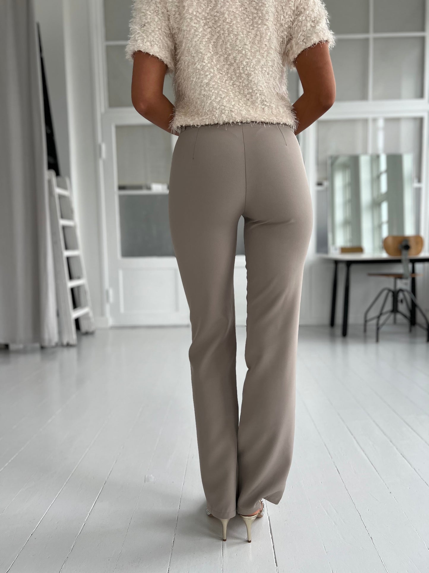 Eight paris Taupe pants (301) Set bagfra - Fra webshoppen Aaberg Copenhagen