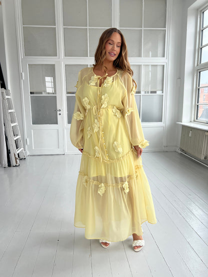 Flam yellow bloom dress fra webshoppen Aaberg Copenhagen
