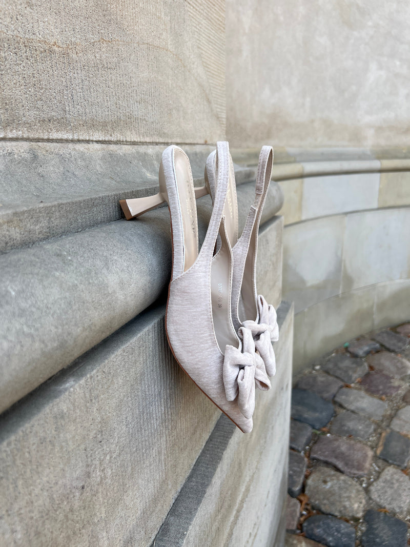 DV beige bow heel