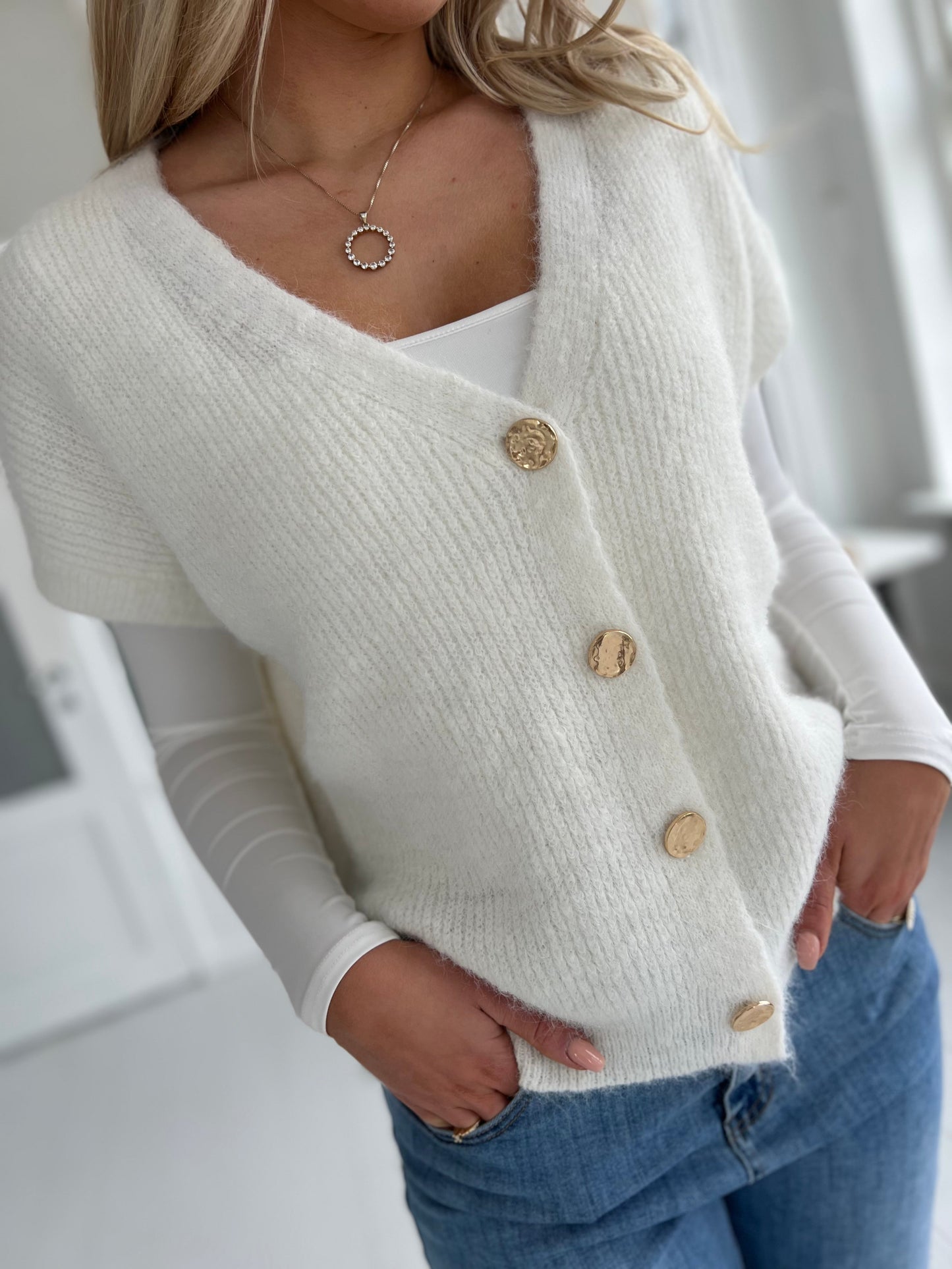 Majolica white knit vest