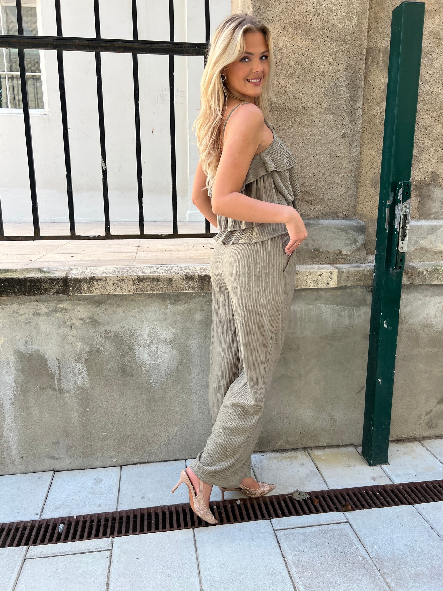 Its May khaki set