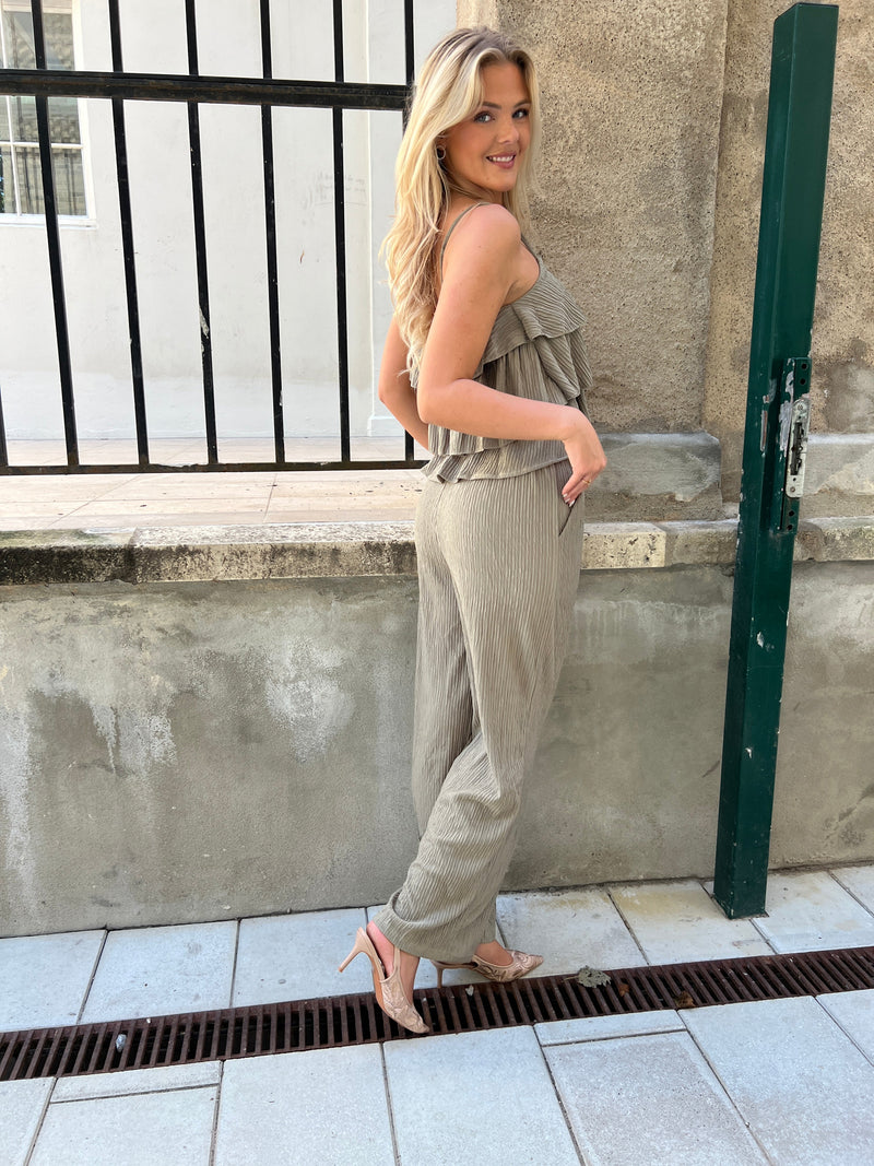 Its May khaki set