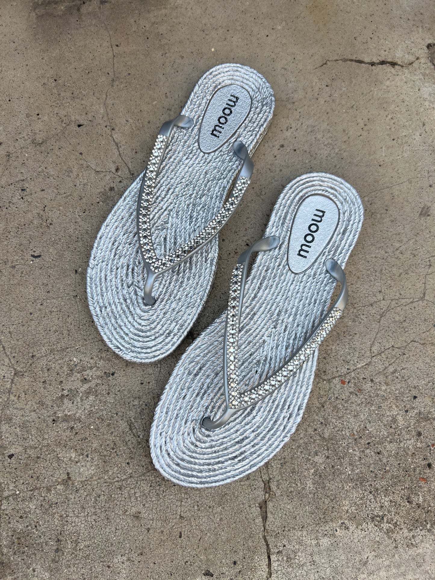 Moow silver flip flop