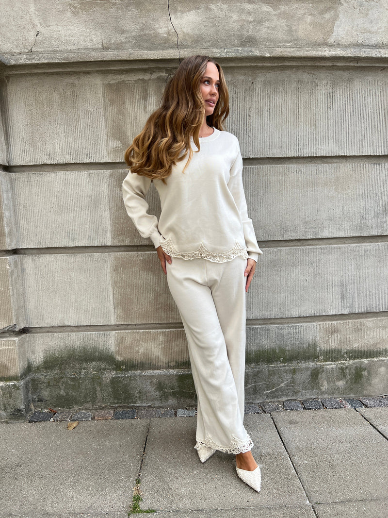 May beige knit set