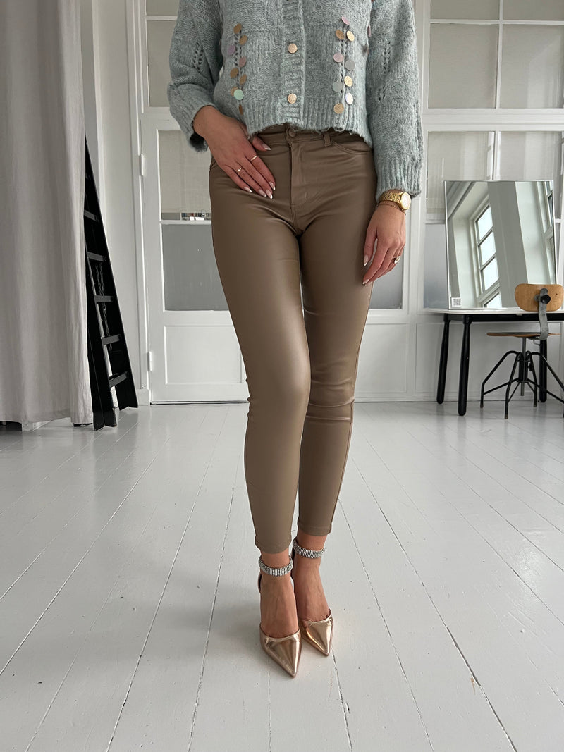 Ana & Lucy taupe push up pants