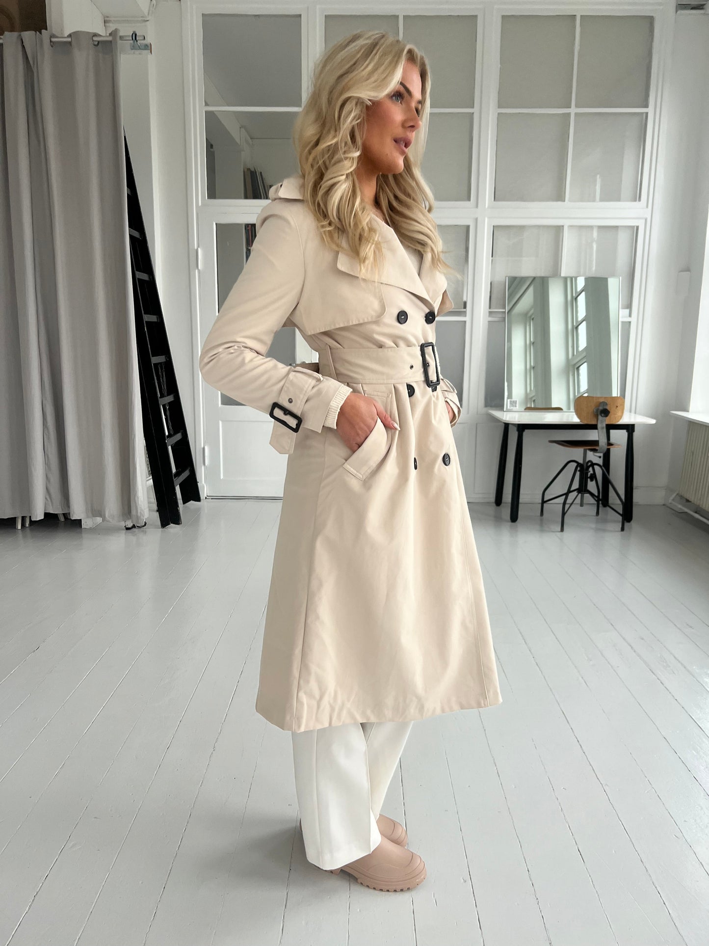 Softy beige waterproof trenchcoat