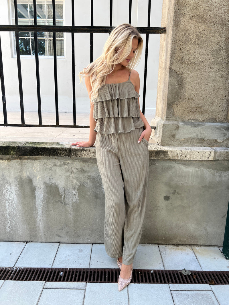 Its May khaki set