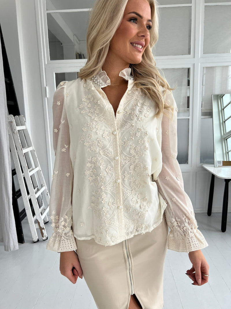 Azaka beige flower blouse